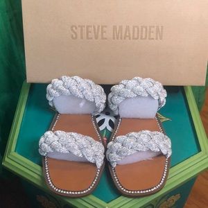 NIB STEVE MADDEN ✨✨RHINESTONE SANDALS ✨✨ S 11 that fits a S 10 comfortably.